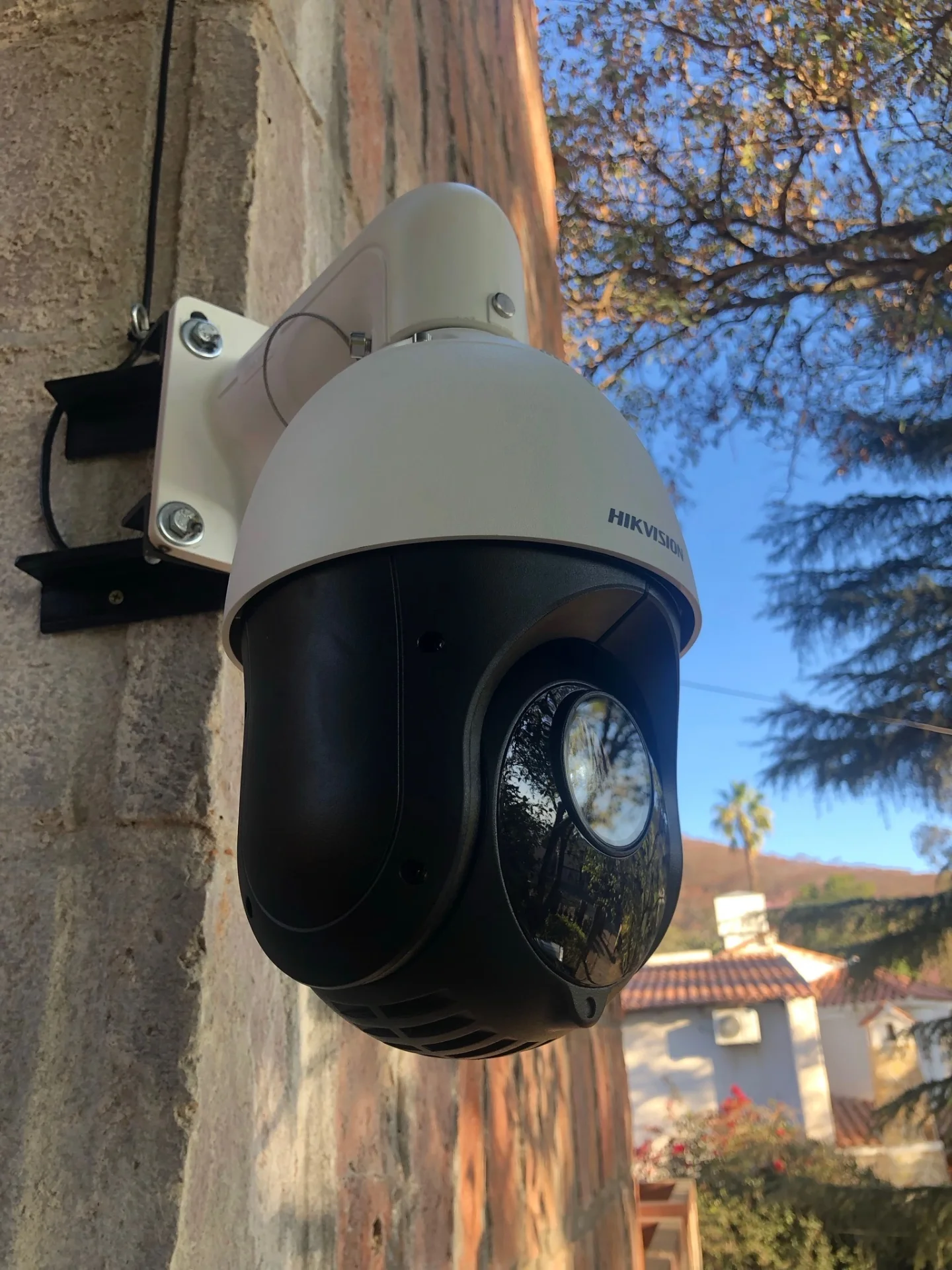 Domo PTZ instalado por DOMATIC en un sistema residencial